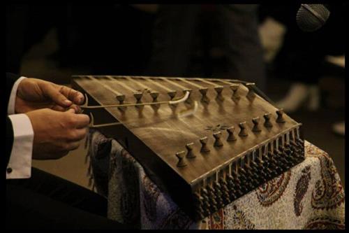 شنیدن تنهایی با نوای سنتور