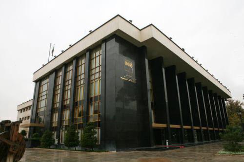 هیژان با موسیقی نواحی به تالار وحدت می آید