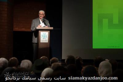 از تأثیر آموزشی نمایش آثار طراحان خارجی نباید غافل شد
