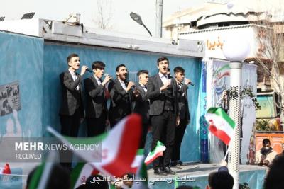 بیشتر از 100 گروه سرود در پویش سرود افتخار به اجرای برنامه پرداختند