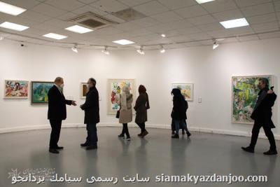دیوار خانه ام پر از تابلوی نقاشی است