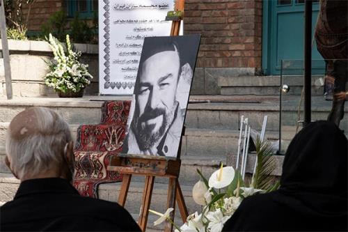 پیکر حمیدرضا حکیمی هنرمند مجسمه ساز تشییع شد