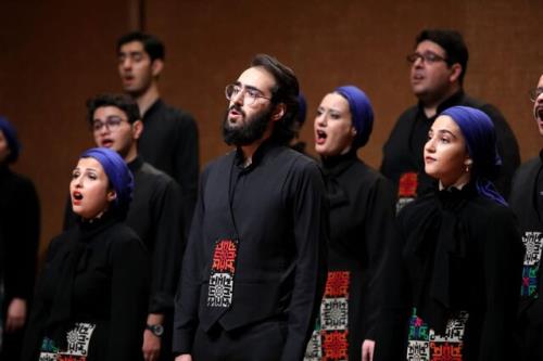 گروه کر تنال در آرزوی دنیای بدون جنگ خواند