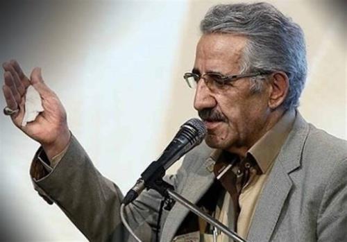 خواننده آمده ام ای شاه پناهم بده می دانست باید حنجره اش را خرج راه درست کند