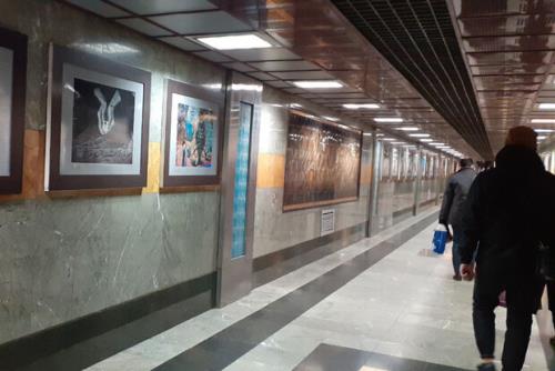 برگزاری نمایشگاه عکس فصل واره ایثار در ایستگاه های مترو