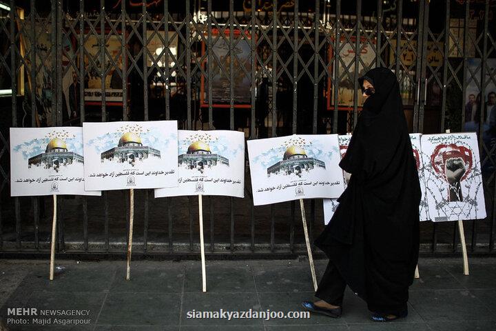 نمایشگاه عکس و پوسترهای خروش ملت ها در موزه فلسطین