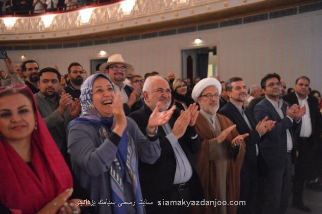 ظریف به تماشای تنبورنوازی گروه نسل خلیل نشست به علاوه ویدئو