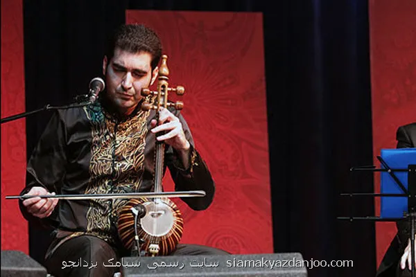 قمر با نوید دهقان به نیاوران می آید