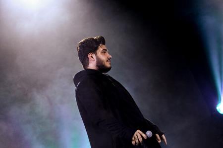 آرون افشار در فجر ۳۵ می خواند