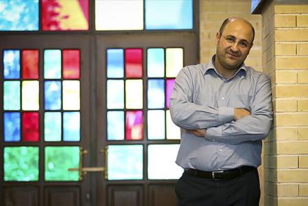 نگاه واقع بینانه ای به تئاتر نمی گردد